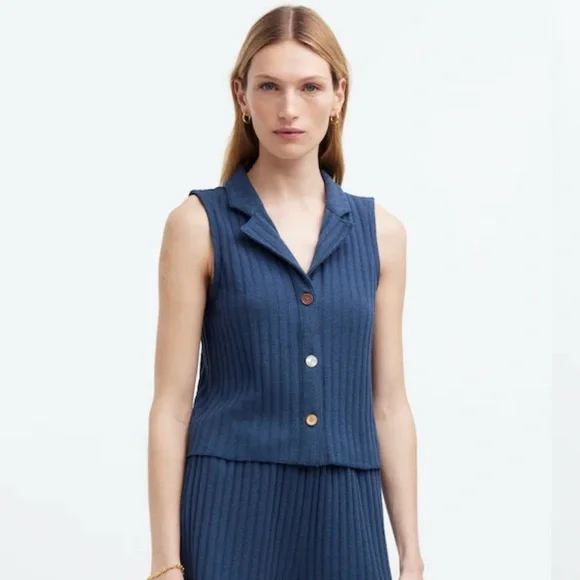 Madewell Blue Sleeveless Button-Down Shirt with Mismatched Buttons- NWT- Size M - Picture 3 of 6